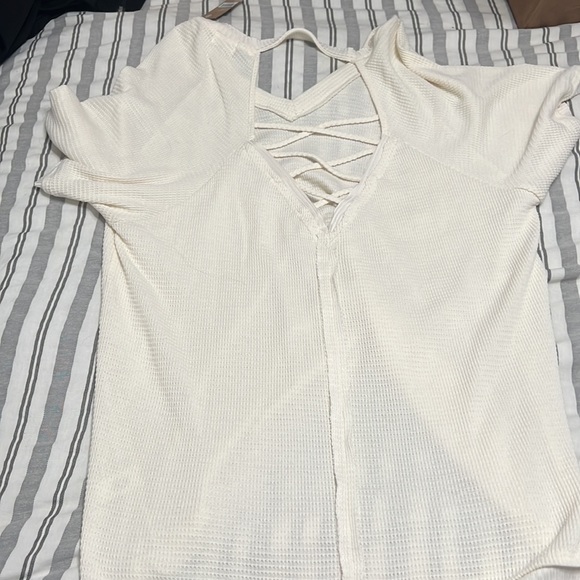 Buckle lace back tee - Picture 3 of 3